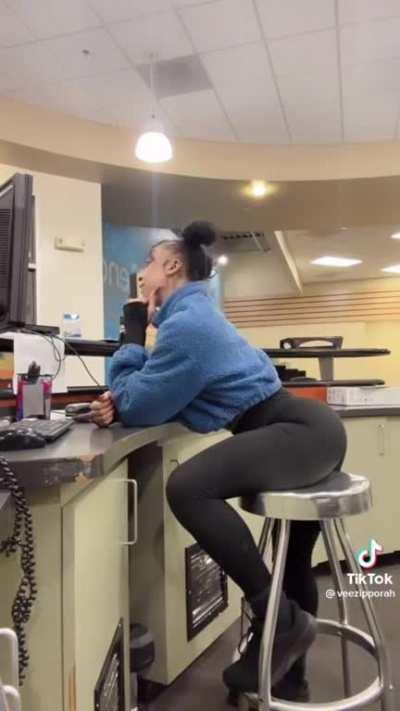 Those behind the counter booty ð¤¤