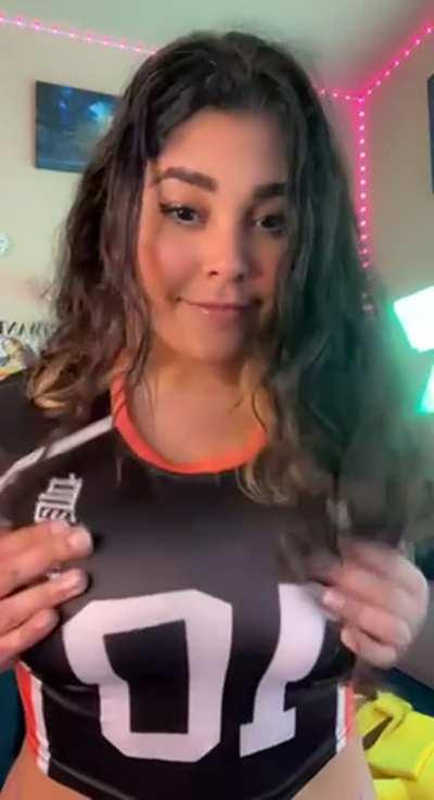 I’m insecure to post it but fuck it my curves can be hot