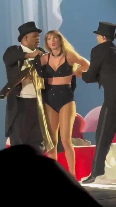 Undressing on stage