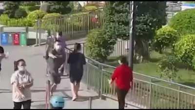 A kind stranger takes a dazed boy foaming from the mouth, and sprints to the nearest ER