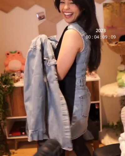 Rae shows off her New Year's Dress