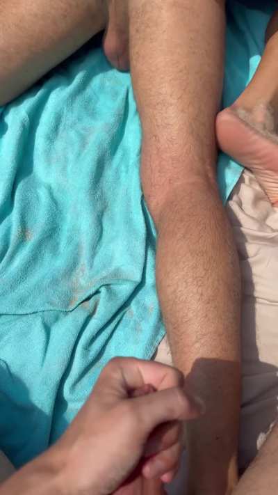 Sunbathing with friends on the beach 🏖️