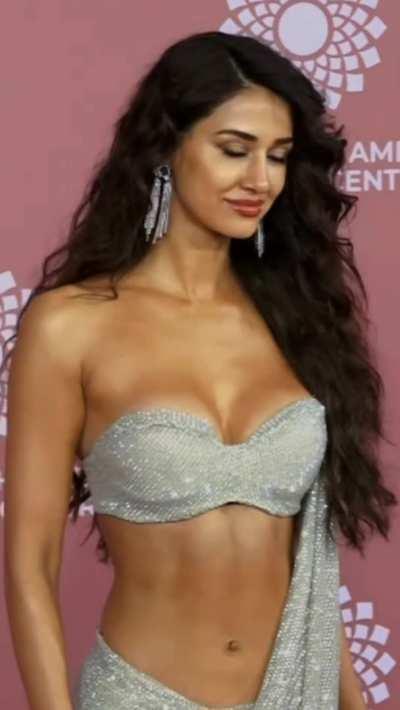 Look at that saree, it doesnt need any blouse, Disha Patani should have gone blouseless and show us her big boobs