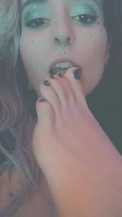 Anyone want to share a taste? Plenty more where that came from 🦶👅💦