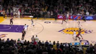 [Highlight] Lakers waste 14 seconds to commit a foul to prolong the game