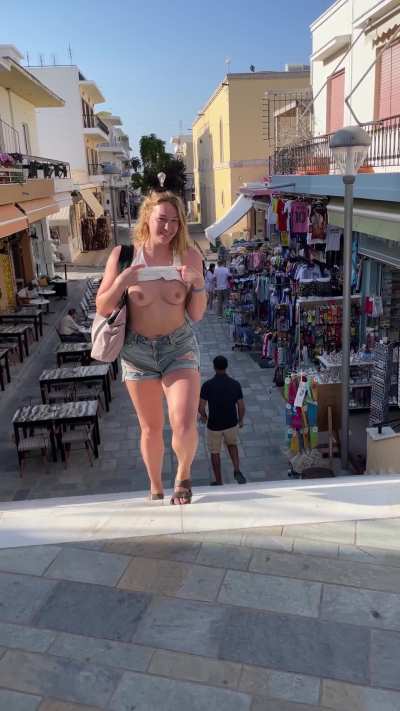 Come give my ass a good slap in public