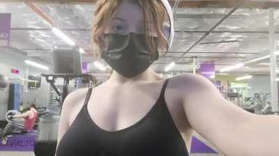 You have no idea how horny it makes me taking videos like this