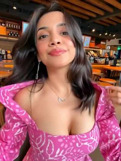 muskan karia wants to show more