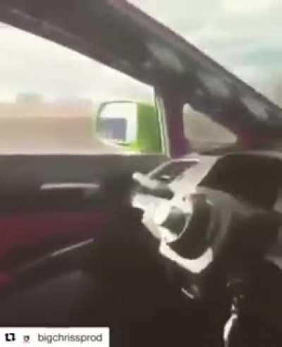 Pon el puto volante, ¡adam!