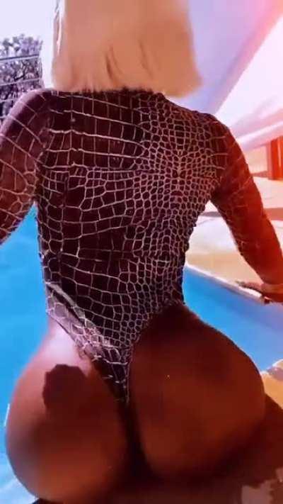 CAUTION: SLIPPERY WHEN WET