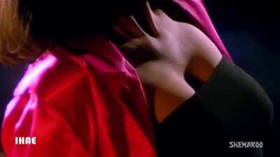 Simran incredible body show... Enjoy her curvy body