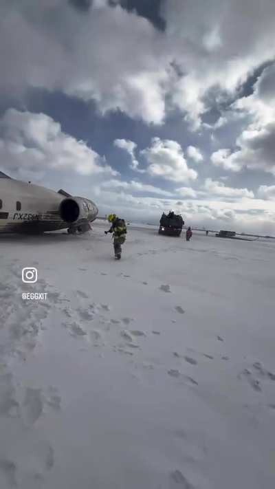 Survivor of today’s (2/17/2025) Delta flight crash films the moment they are rescued