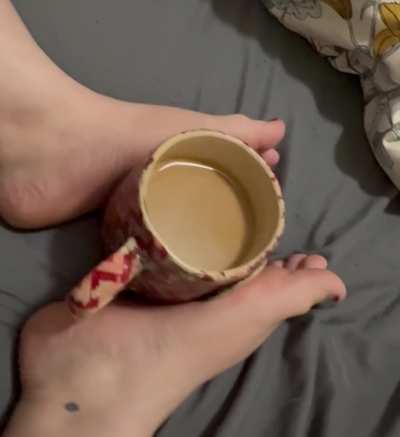 casual & cold morning 🧦🌨️☕️🥱