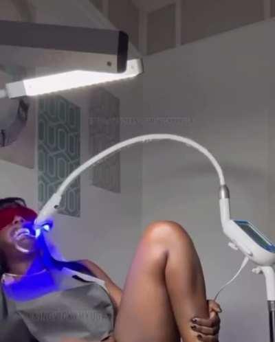 Dumb women in dentist