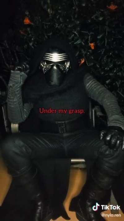 Kylo Ren cosplay 😳🤤💦