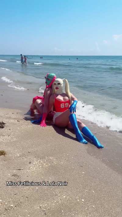 Behind the scenes of a beach shoot with Lola Noir