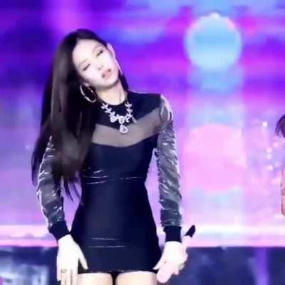 That body curves on that tight dress 🤤🤤🤤