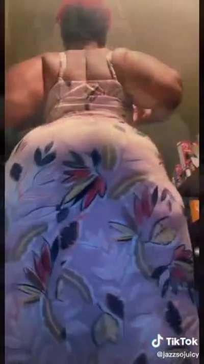 sundress season 🍑🍑💦