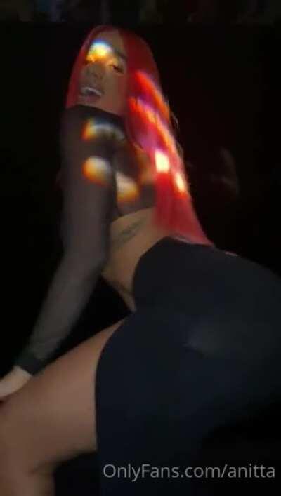 Anitta (um cara pediu aí)