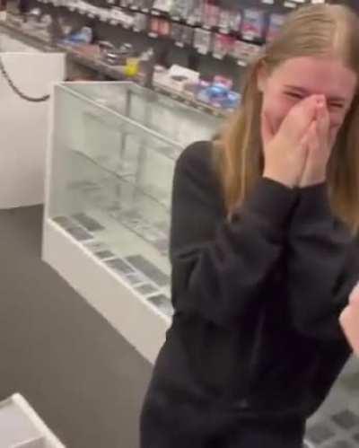 Fanatics founder Michael Rubin met a Devin Booker fan in a trading card shop this weekend....so he FaceTimed Booker and gave her the surprise of a lifetime.