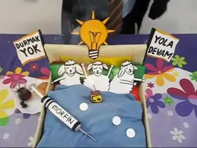 Şu video yapılırken uyuşturucu falan kullandılar ama farketmez sonuçta haklı bir parodi ki üzerinden bi 10 sene geçti