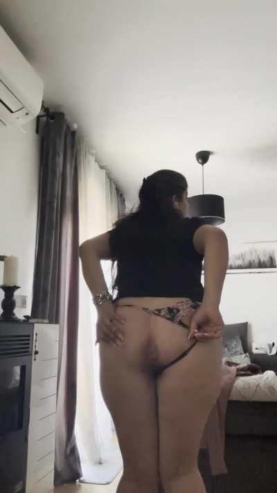 my sexy ass making farts that smell very bad
