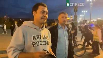 Pro-war Russians showed up at a protest in Moscow to show support for Putin. They got dragged into the mobilization bus anyway.