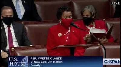 Congressman removing mask to sneeze