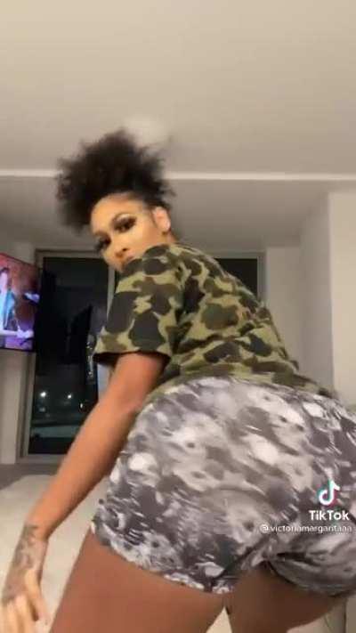 Damn Let It Clap Gurl🤤🍑😍