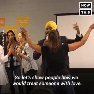 Found this on r/facepalm for some reason, and I think it's wholesome