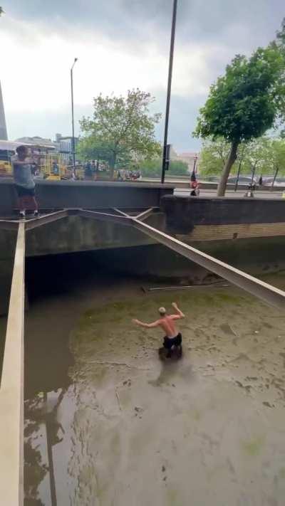 WCGW Man doing parkour falls into muddy pit.