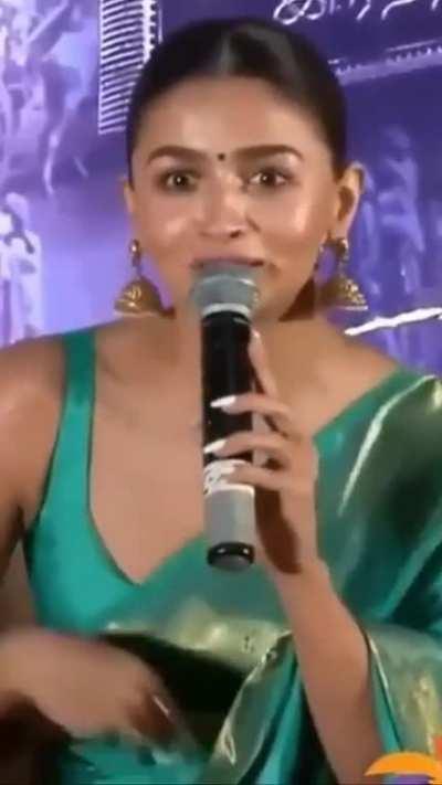 Alia Bhatt Being Horny in Public Dropping her Pallu Giving Hand job to Mic Imgning Ranbir