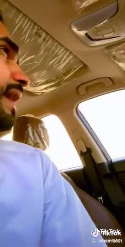 I desperately want a sitcom about these two