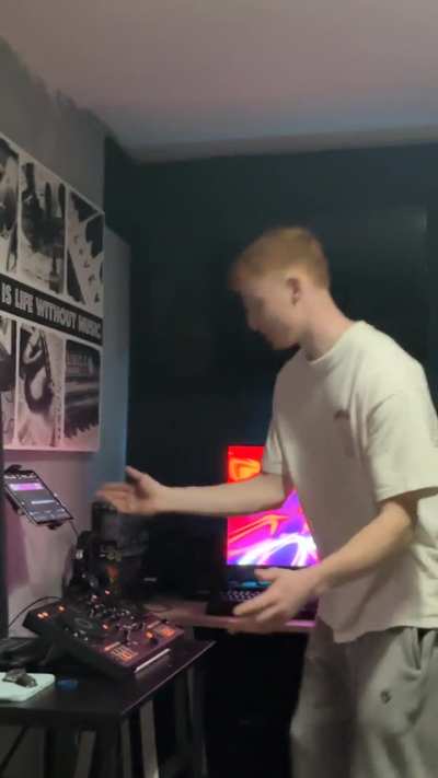 My bro mixing friends with benefits by ksi 😂