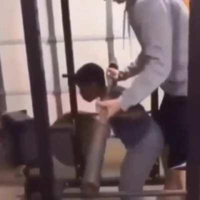 Perreo hasta el suelo