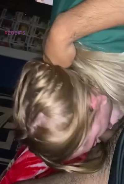 Pawg loves to suck on her mans’ thick Mexican cock