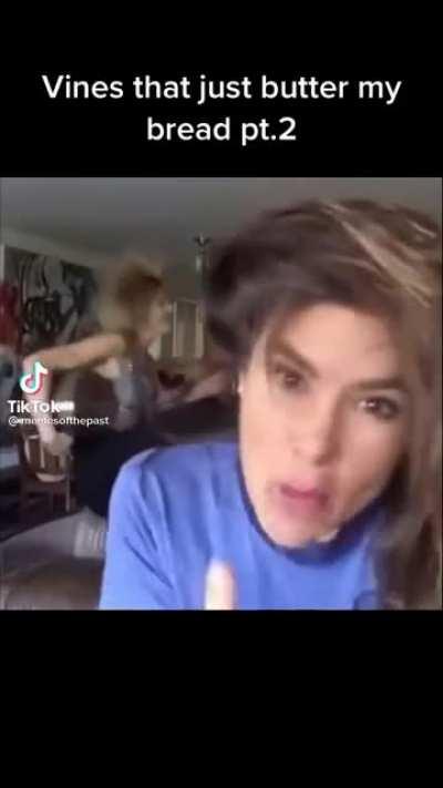 Totally forgot about this Vine. It gets better every time you watch it😂