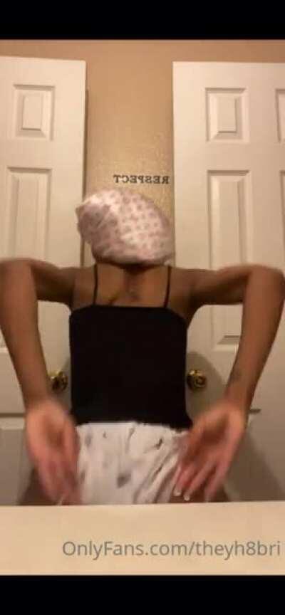 Bri showing out like it up