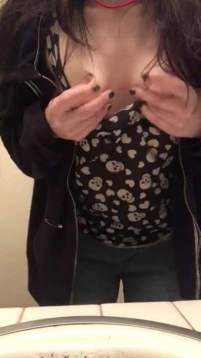 it’s been too long since i’ve uploaded a lil titty viddy, freshly painted nails always makes me wanna play with em 🥰