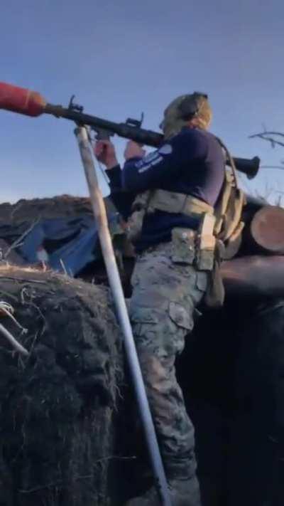 Chechen from the Sheikh Mansour Battalion using an improvised fire extinguisher RPG round near Bakhmut