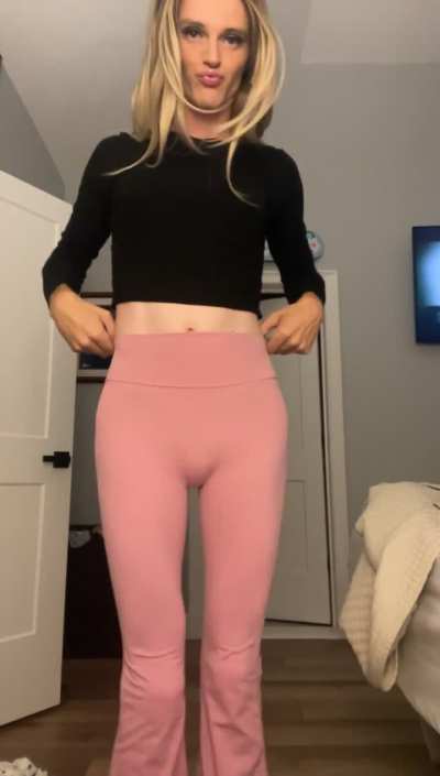 Enjoy my awkwardness trying to be girly😇