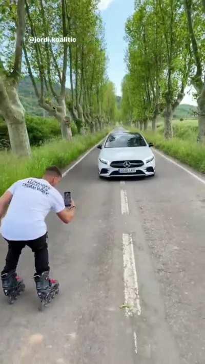 This awesome fake drone shot by @jordi.koalitic