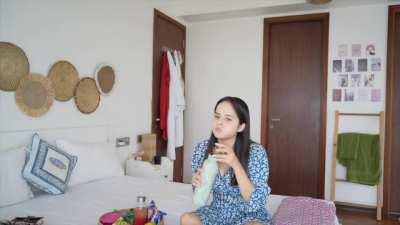 Palak Sindhwani cleavage + panty show