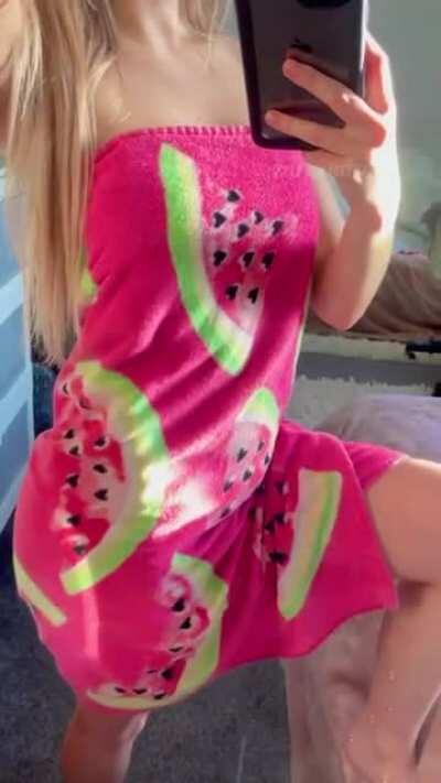 Jumping out of my towel, I hope you like my surprise 💝 [19]