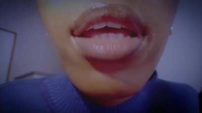 Would Love To Kiss Her 😋