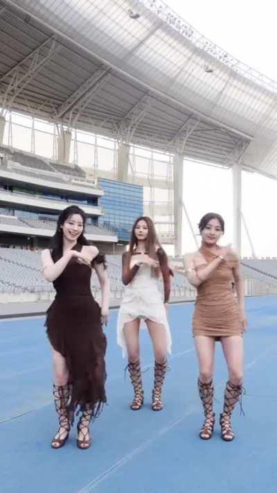 230609 Tzuyu Hare Hare Unit Dance (with Jihyo & Dahyun)