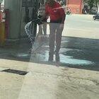 Keeping gas station clean (Venezuela)