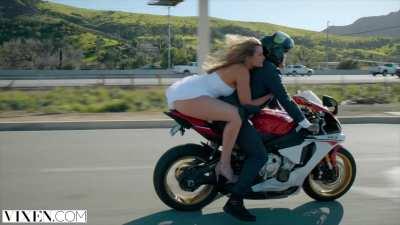 Mia Melano masturbates in the bath