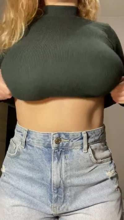 Fuck my tits or Eat my tits?💦