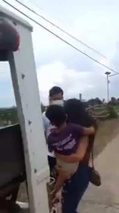 Nakakadurog ng puso. Sana may choice ang bata kung kanino siya mapunta. Wag ganto. Abduction na to.